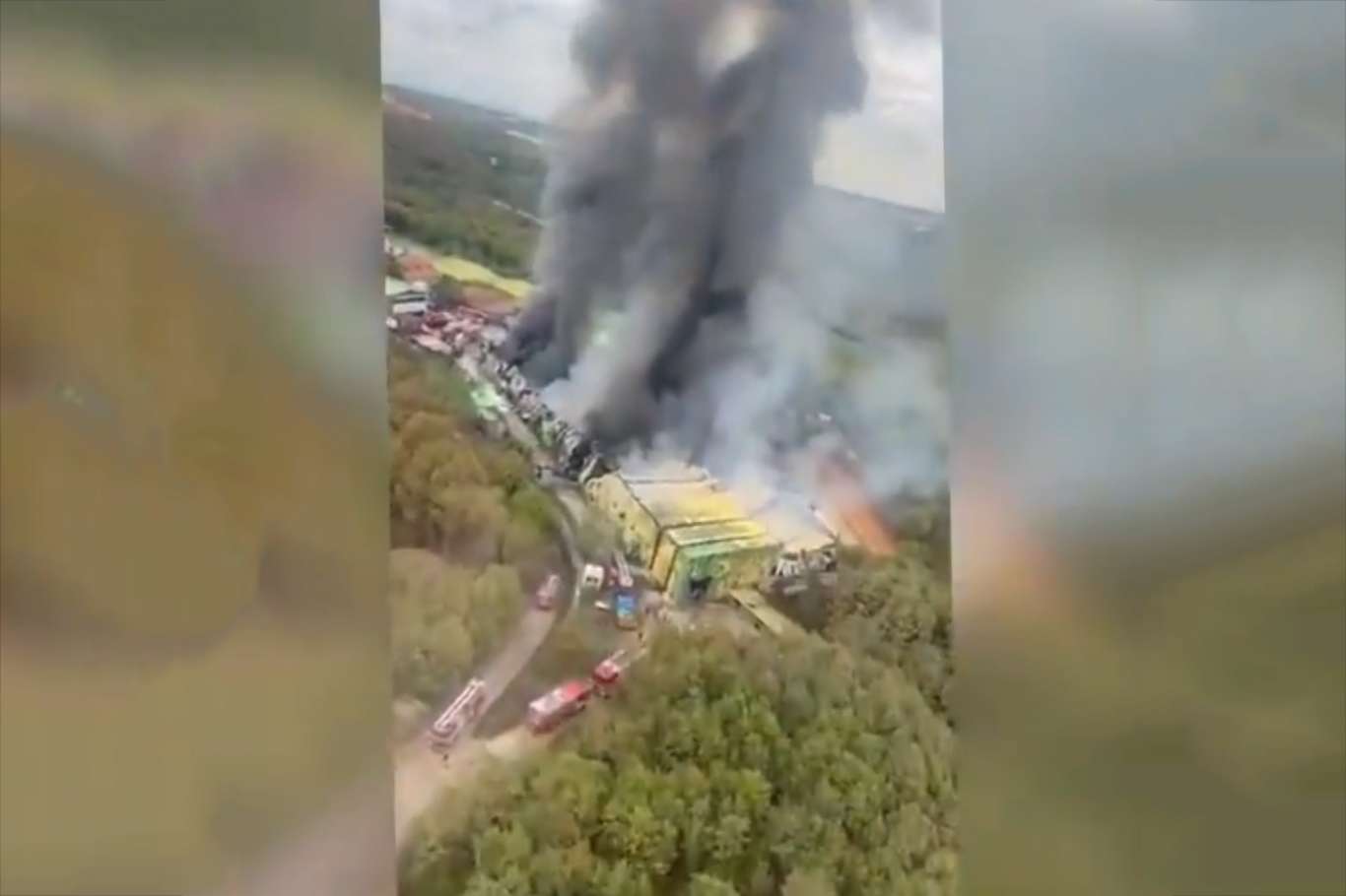 Fabrika yangınına havadan müdahale edildi  